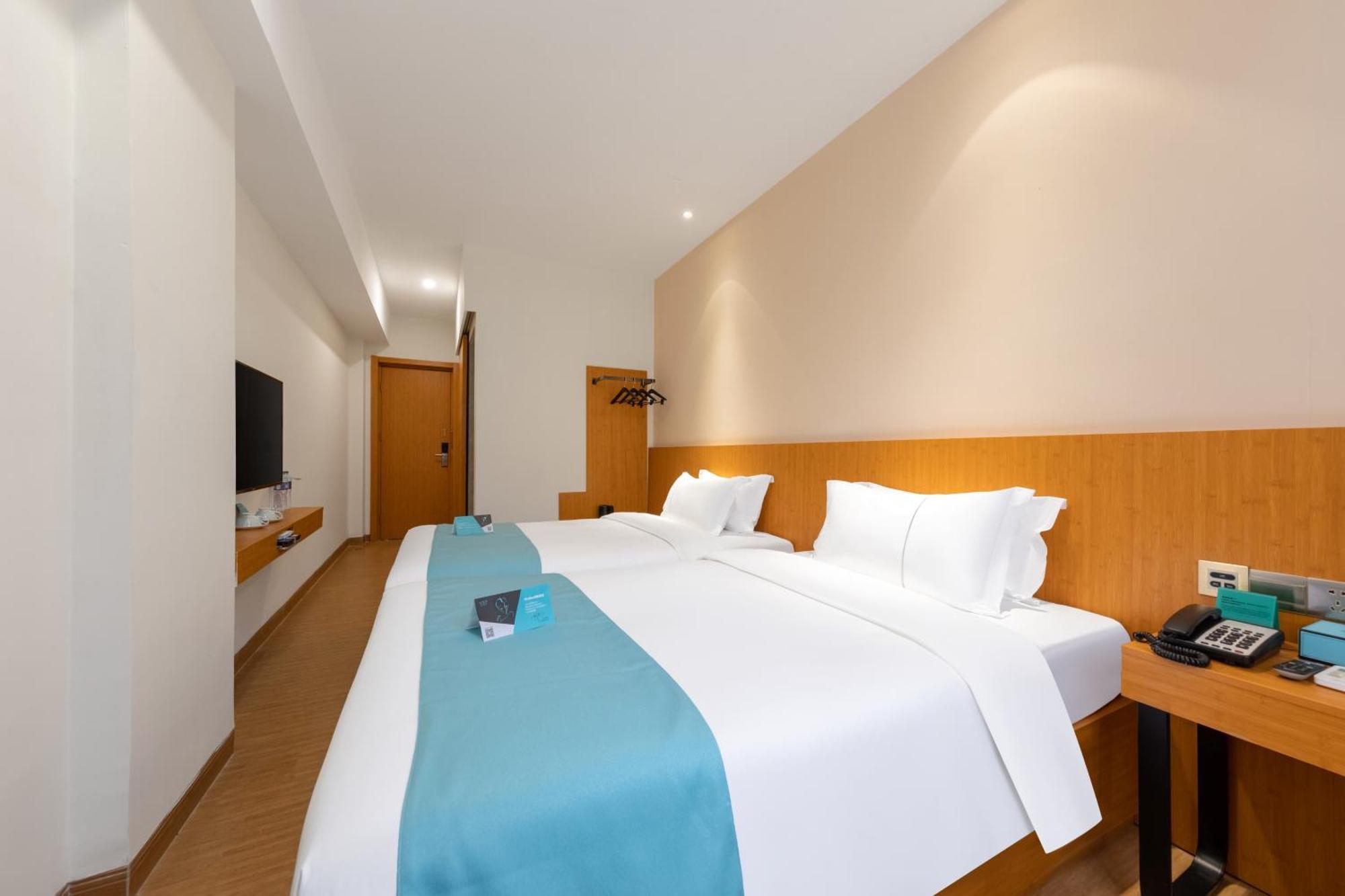 Xana Lite Hotel - Guangzhou Fangcun Huadiwan Metro Station Exterior photo